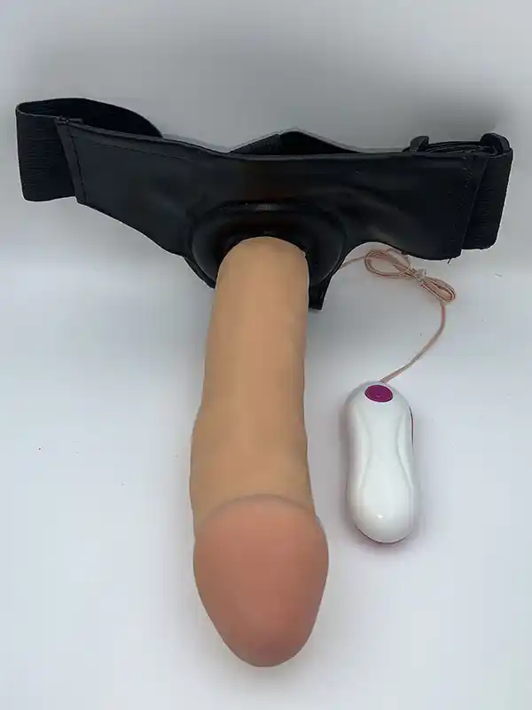 #8650 - NOXXX Belden Bağlamalı Titreşimli İçi Boş Realistik Penis 21 cm